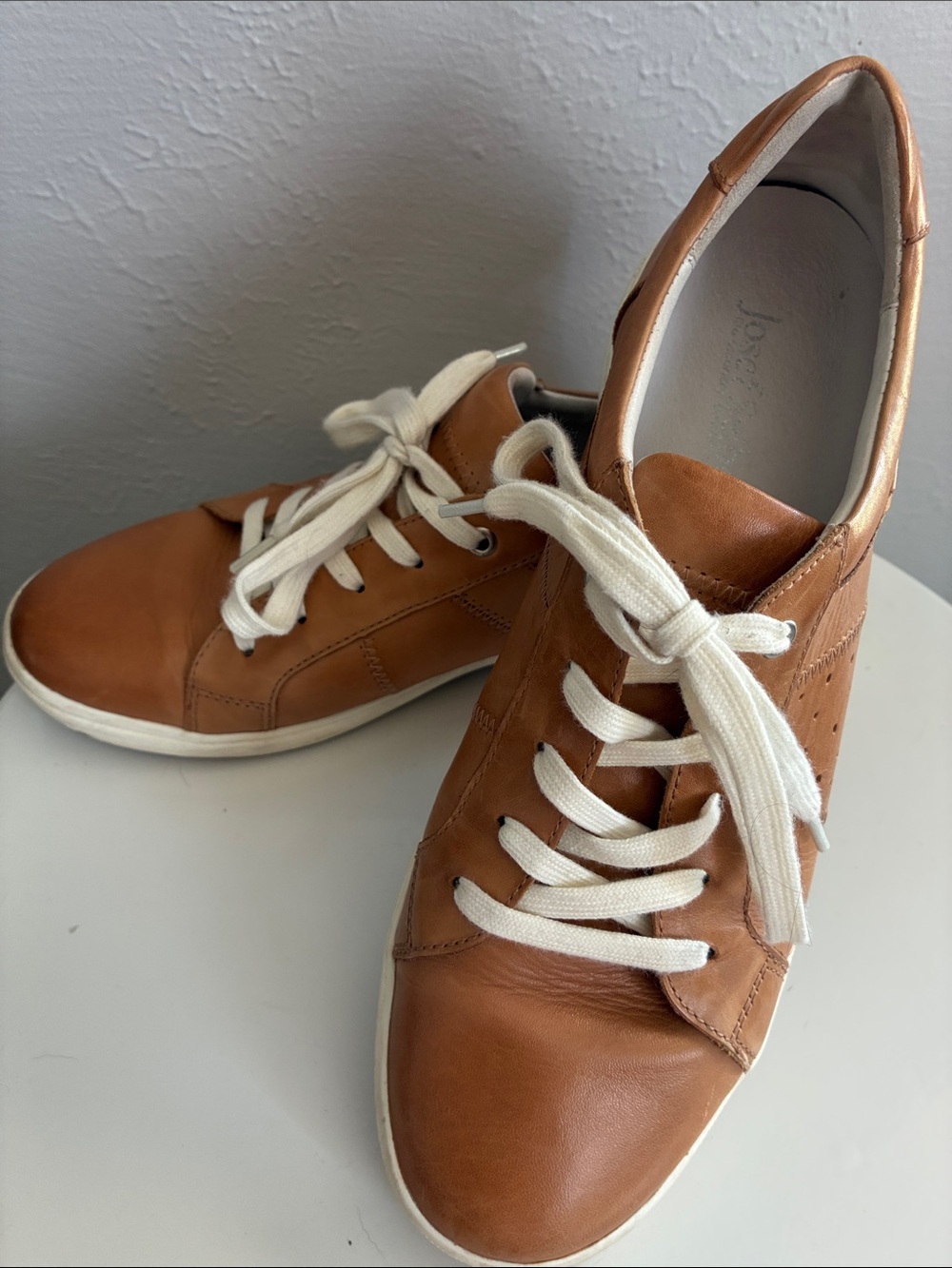 Women’s Josef Seibel size 40 Casual Tan Leather Sneakers - Comfort Lace-Up